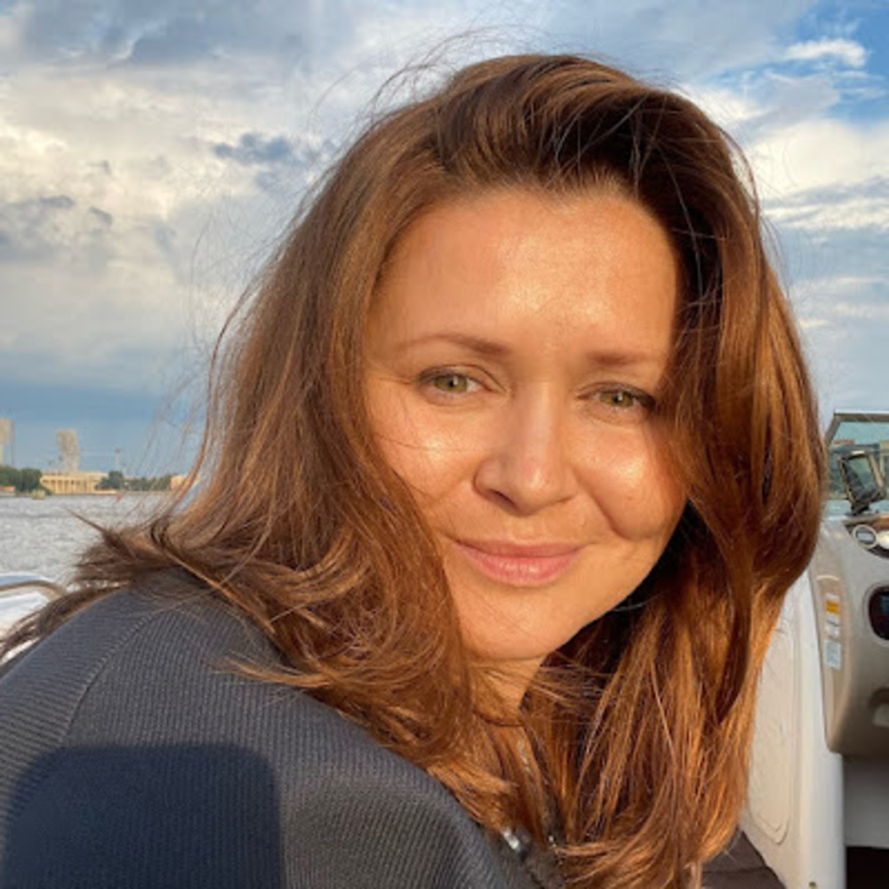 Hi! I’m Julia. Welcome to my closet!